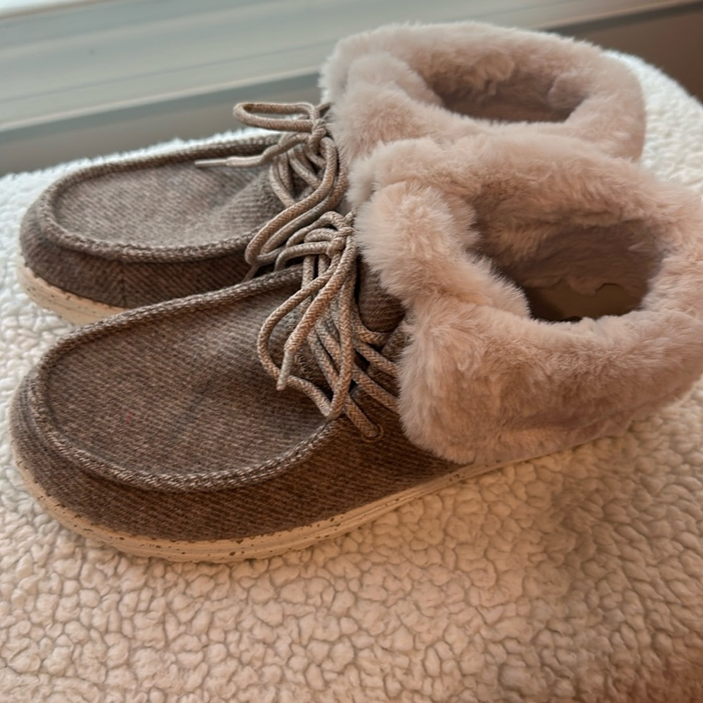 Taupe Hey Dudes with lining. Can be converted to high top